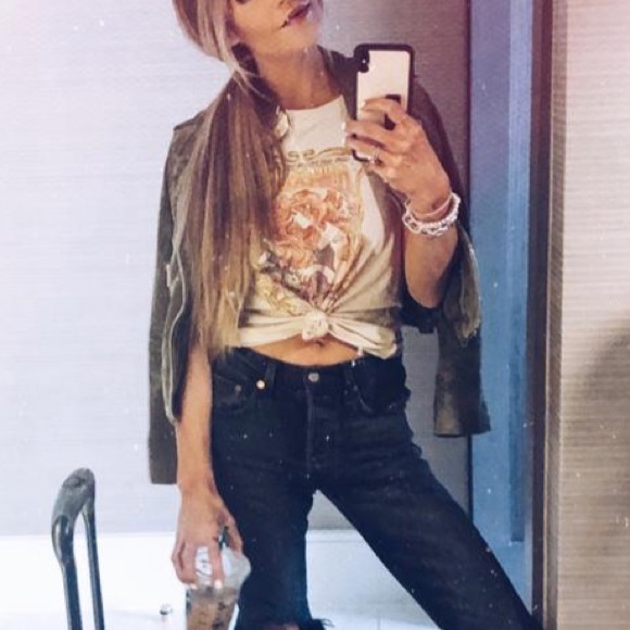 Wild Child Graphic Tee - Picture 8 of 9